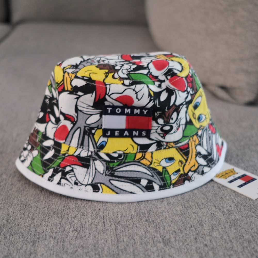 New with tag Looney tunes x Tommy jeans bucket hat